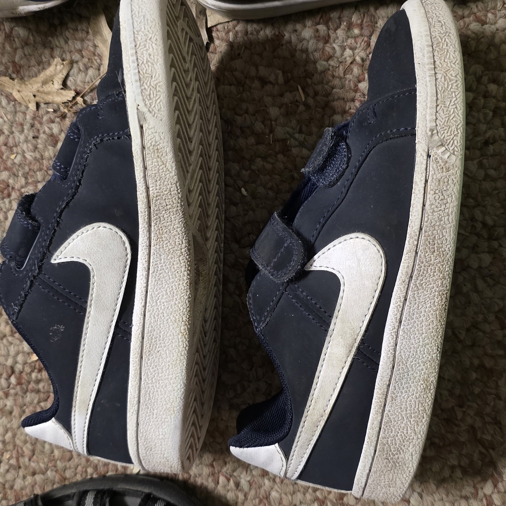 Nike Black and White Sneakers Classic Design